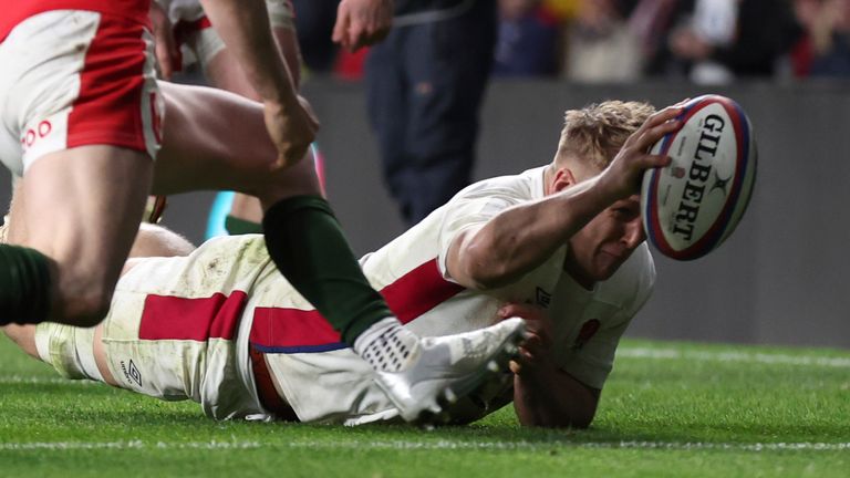 Dombrandt reaches out to score England's only try of the Test early in the second half 