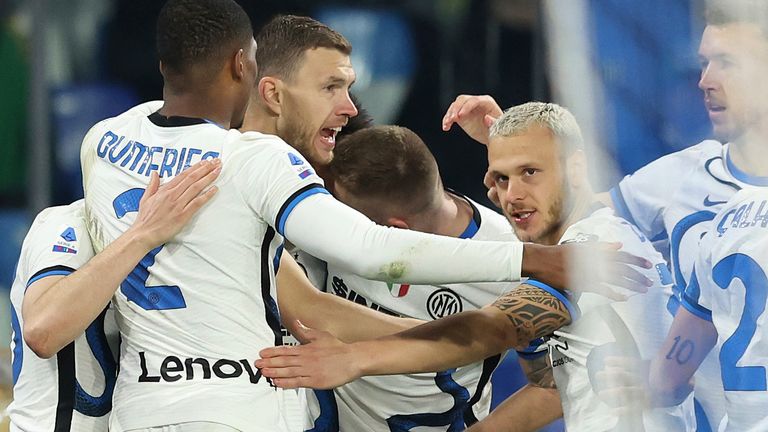 Inter&#39;s Edin Dzeko celebrates with team-mates 