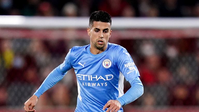 File foto pada 29-12-2021 dari Manchester City Joao Cancelo, yang menandatangani perpanjangan kontraknya dengan Manchester City hingga 2027.