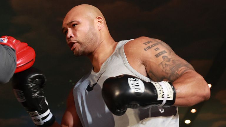 KHAN-BROOKPROMOTION 16-2-22.OPEN WORKOUTS,.TRAFFORD CENTRE,.MANCHESTER .PIC LAWRENCE LUSTIG.FRASER CLARK PERFORMS A PUBLIC WORKOUT BEFORE FIGHTING ON PROMOTER BEN SHALOM...S BOXXER PROMOTION AT THE AO ARENA MANCHESTER ON SATURDAY 19-2-22 LIVE ON SKYSPORTS