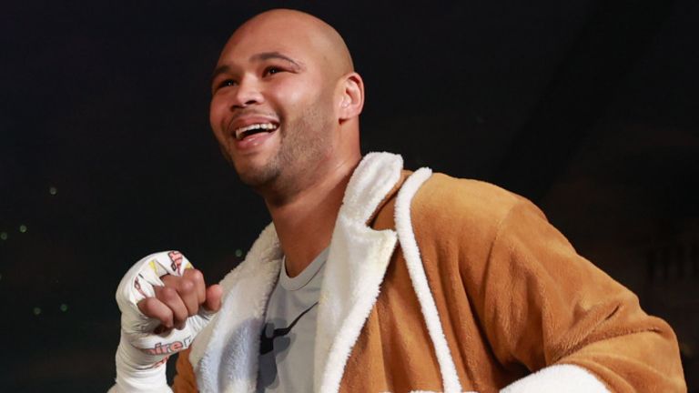 KHAN-BROOKPROMOTION 16-2-22.OPEN WORKOUTS,.TRAFFORD CENTRE,.MANCHESTER .PIC LAWRENCE LUSTIG.FRASER CLARK PERFORMS A PUBLIC WORKOUT BEFORE FIGHTING ON PROMOTER BEN SHALOM...S BOXXER PROMOTION AT THE AO ARENA MANCHESTER ON SATURDAY 19-2-22 LIVE ON SKYSPORTS