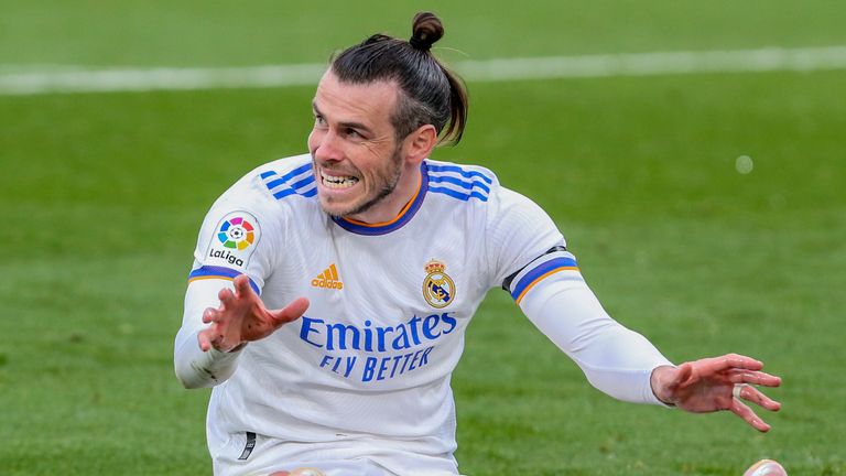 Real Madrid&#39;s Gareth Bale reacts to a missed chance