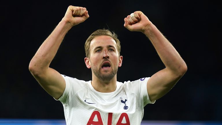 Harry Kane celebrates Spurs' 3-2 win over Man City at full time