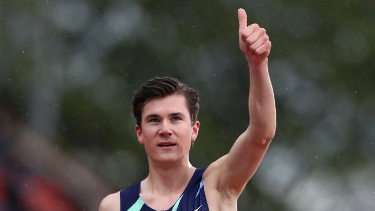 Jakob Ingebrigtsen adds the  World Indoor 1500m record to his Olympic title.