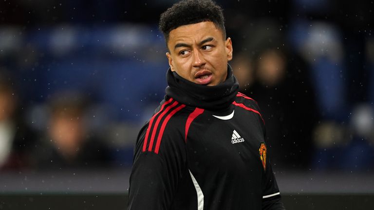 Jesse Lingard in fase di riscaldamento a Turf Moor