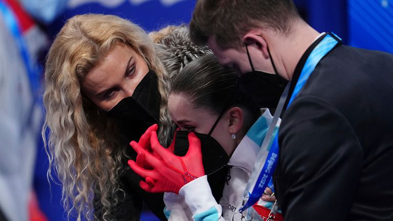 Valieva var distraherad efter sin sista skridsko och i tårar
