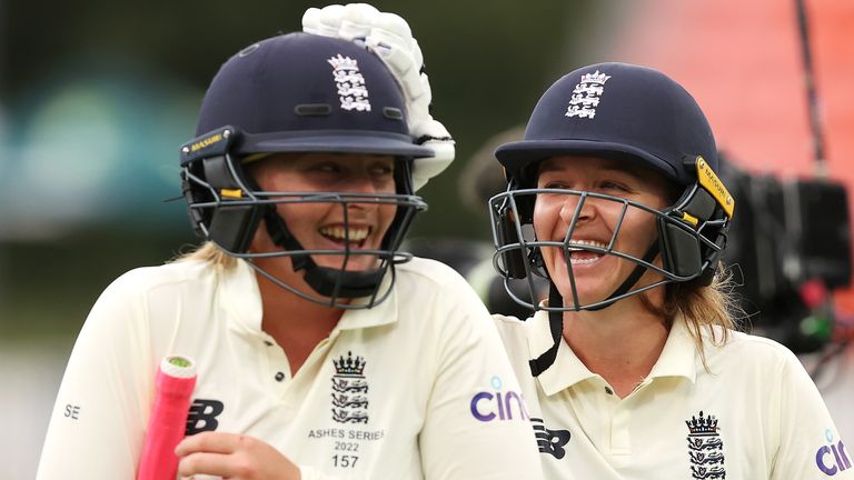 Sophie Ecclestone and Kate Cross (Getty Images)