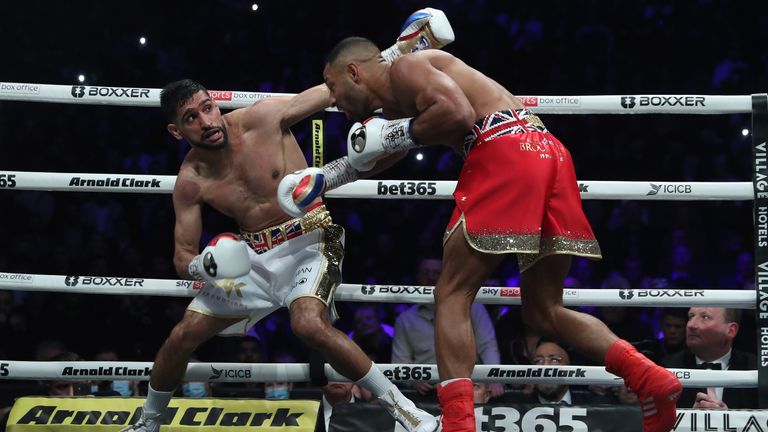 AMIR KHAN v KELL BROOK   19-2-2022.AO ARENA, MANCHESTER.PIC LAWRENCE LUSTIG.AMIR KHAN v KELL BROOK