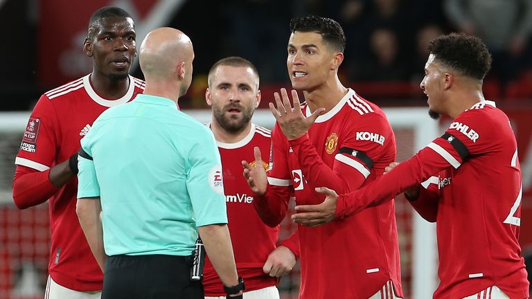 Paul Pogba, Cristiano Ronaldo and Jadon Sancho of Manchester United complain to Referee Anthony Taylor