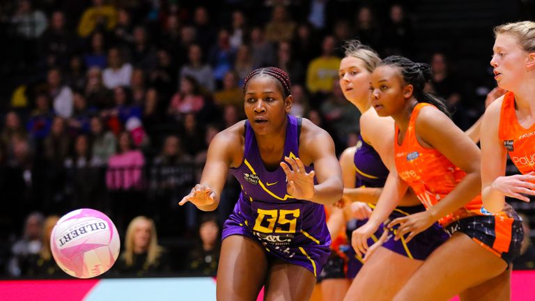 Joyce Mvula and Eleanor Cardwell in action for Manchester Thunder (Image credit: Ben Lumley)