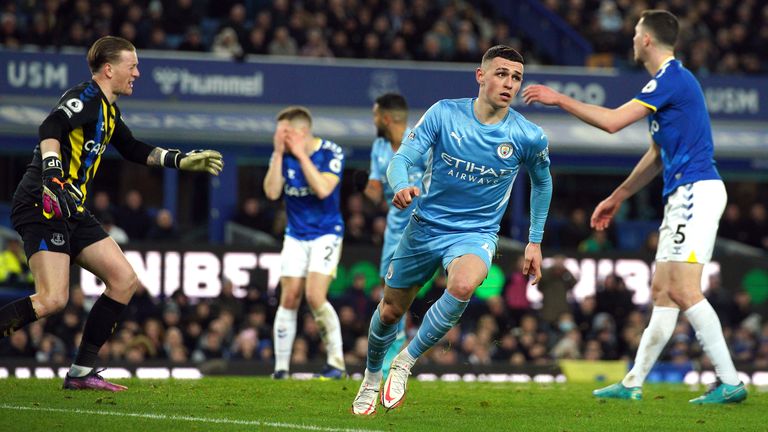 Phil Foden festeggia il gol in ritardo per il Manchester City