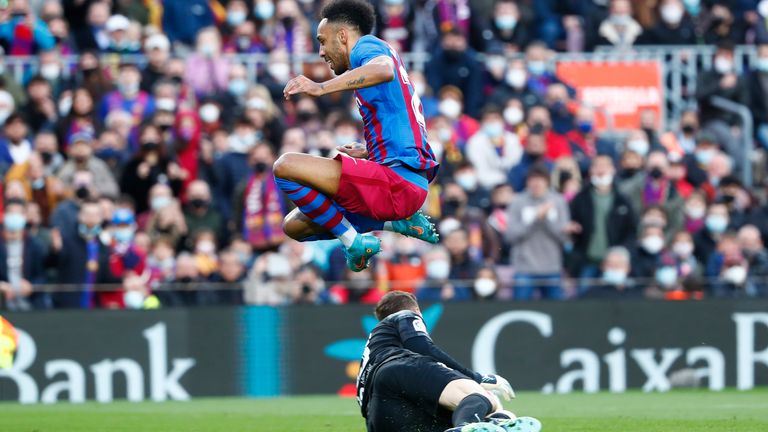 Jan Oblak makes a save under pressure from Barcelona&#39;s Pierre-Emerick Aubameyang (AP)