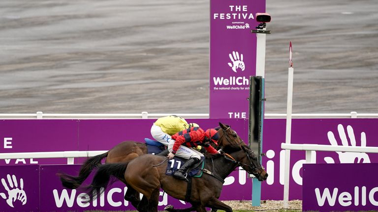 Lorcan Williams and Porlock Bay edge out Paul Townend and Billaway at the Cheltenham Festival