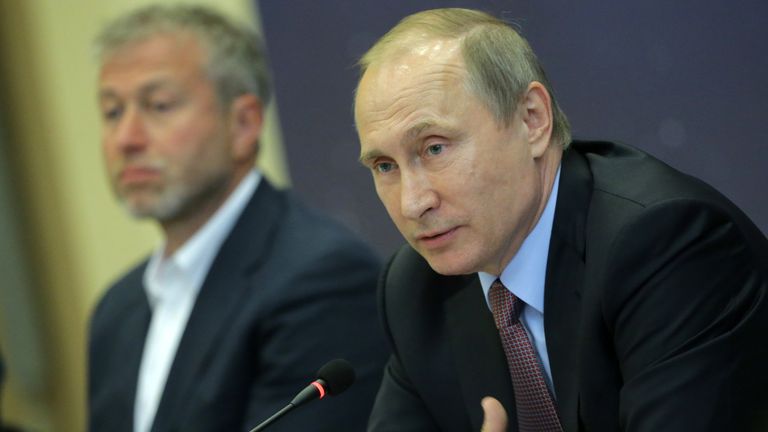 Roman Abramovich pictured with Vladimir Putin in 2016