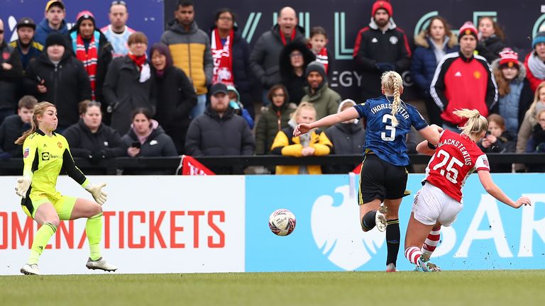 Stina Blackstenius equalises for Arsenal