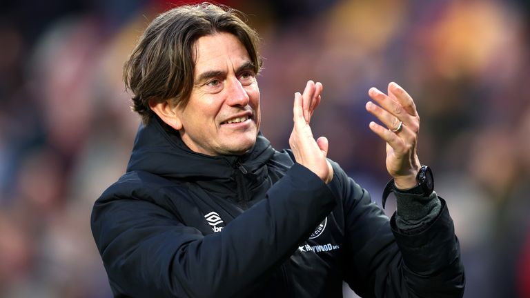 BRENTFORD, ENGLAND - FEBRUARY 12: Thomas Frank, Manager of Brentford applauds fans after their sides draw during the Premier League match between Brentford and Crystal Palace at Brentford Community Stadium on February 12, 2022 in Brentford, England. (Photo by Ryan Pierse/Getty Images)