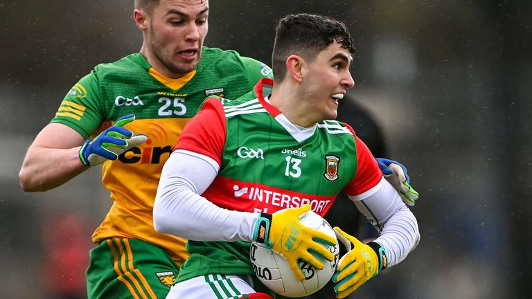 30 January 2022; Tommy Conroy of Mayo in action against Conor O Donnell of Donegal during the Allianz Football League Division 1 match between Mayo and Donegal at Markievicz Park in Sligo. Photo by Piaras .. M..dheach/Sportsfile