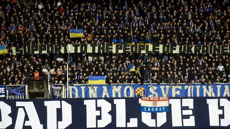 Adeptos do Dínamo Zagreb no Estádio Maksimir mostraram o seu apoio ao povo da Ucrânia na derrota para o Sevilha.