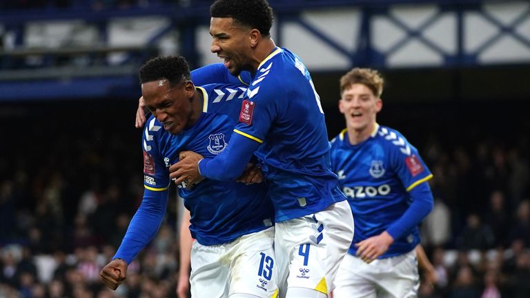 Yerry Mina celebrates his goal with Mason Holgate