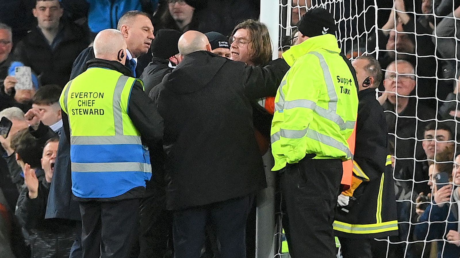 Everton vs Newcastle delayed after man ties himself to goal post in Goodison Par..