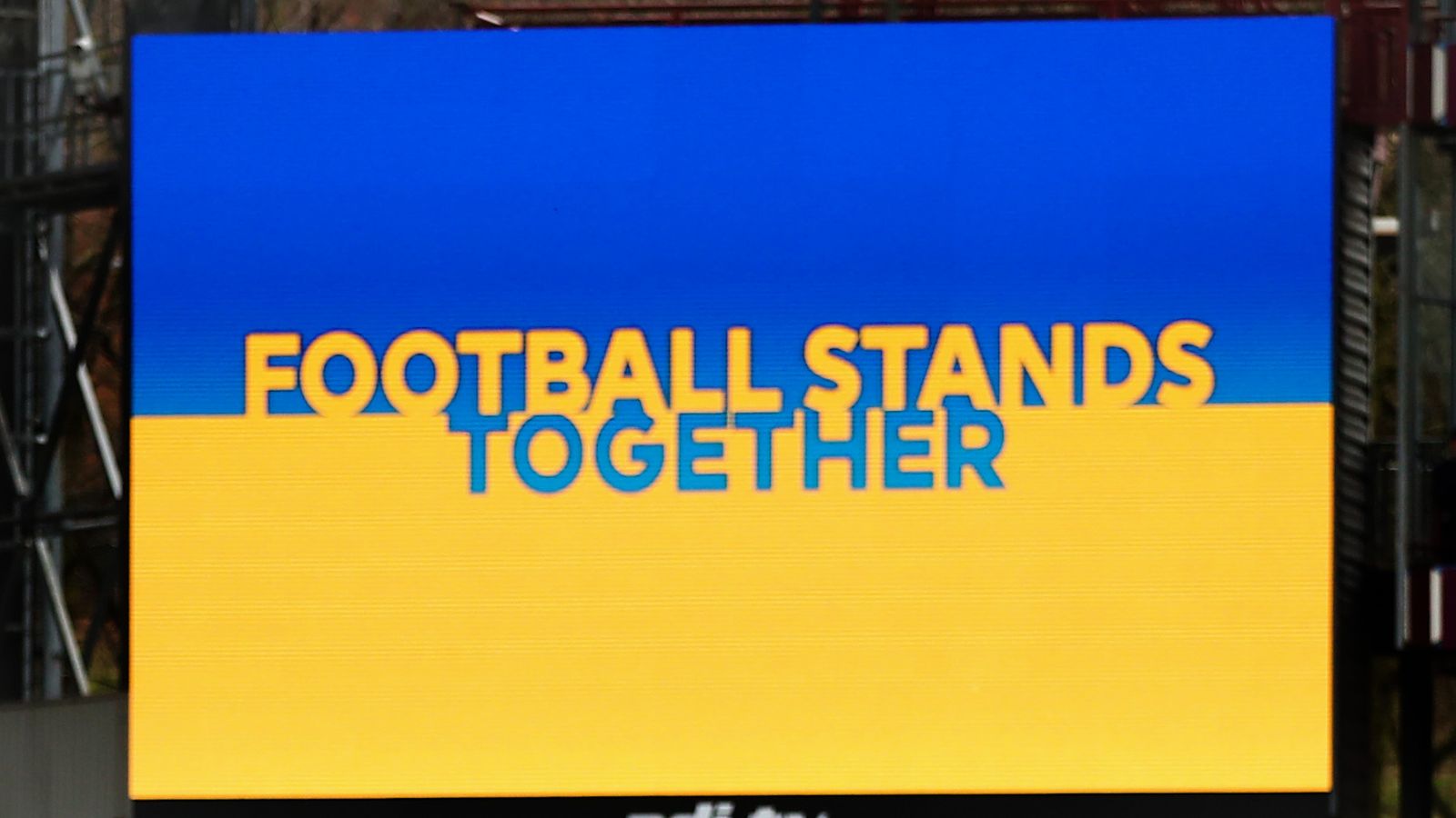 Украинское вторжение: Премьер-лига и EFL приостановили действие контрактов на вещание в России WRL пожертвовала 1 миллион фунтов стерлингов в фонд помощи Украине |  футбольные новости
