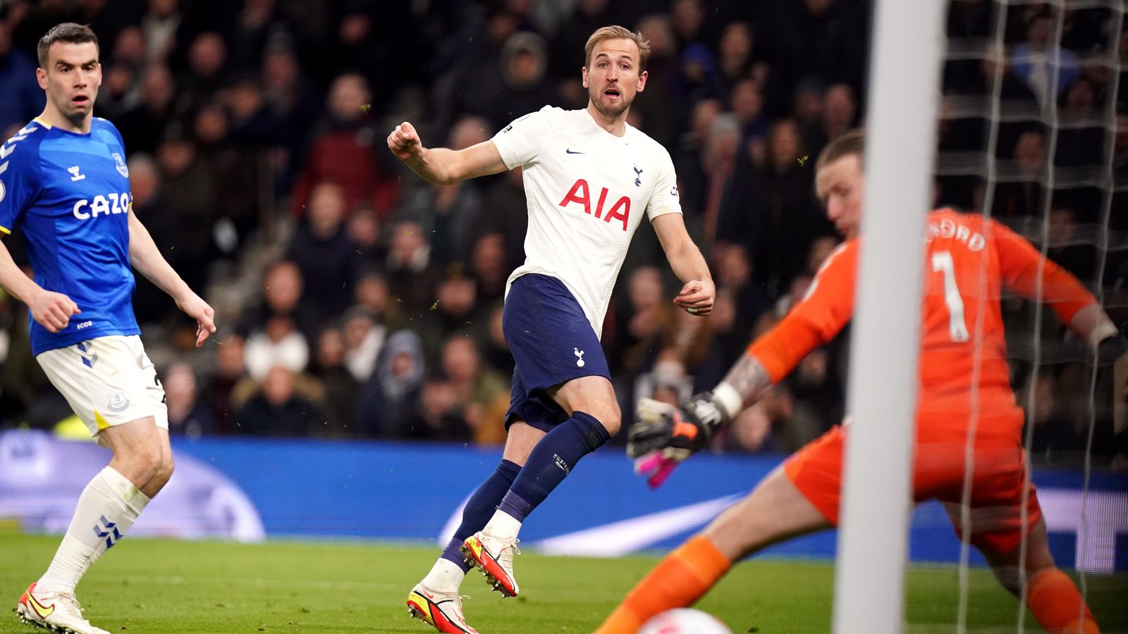 Harry Kane now above Thierry Henry on Premier League top scorers list | Teddy Sheringham calls him best No 9 in world