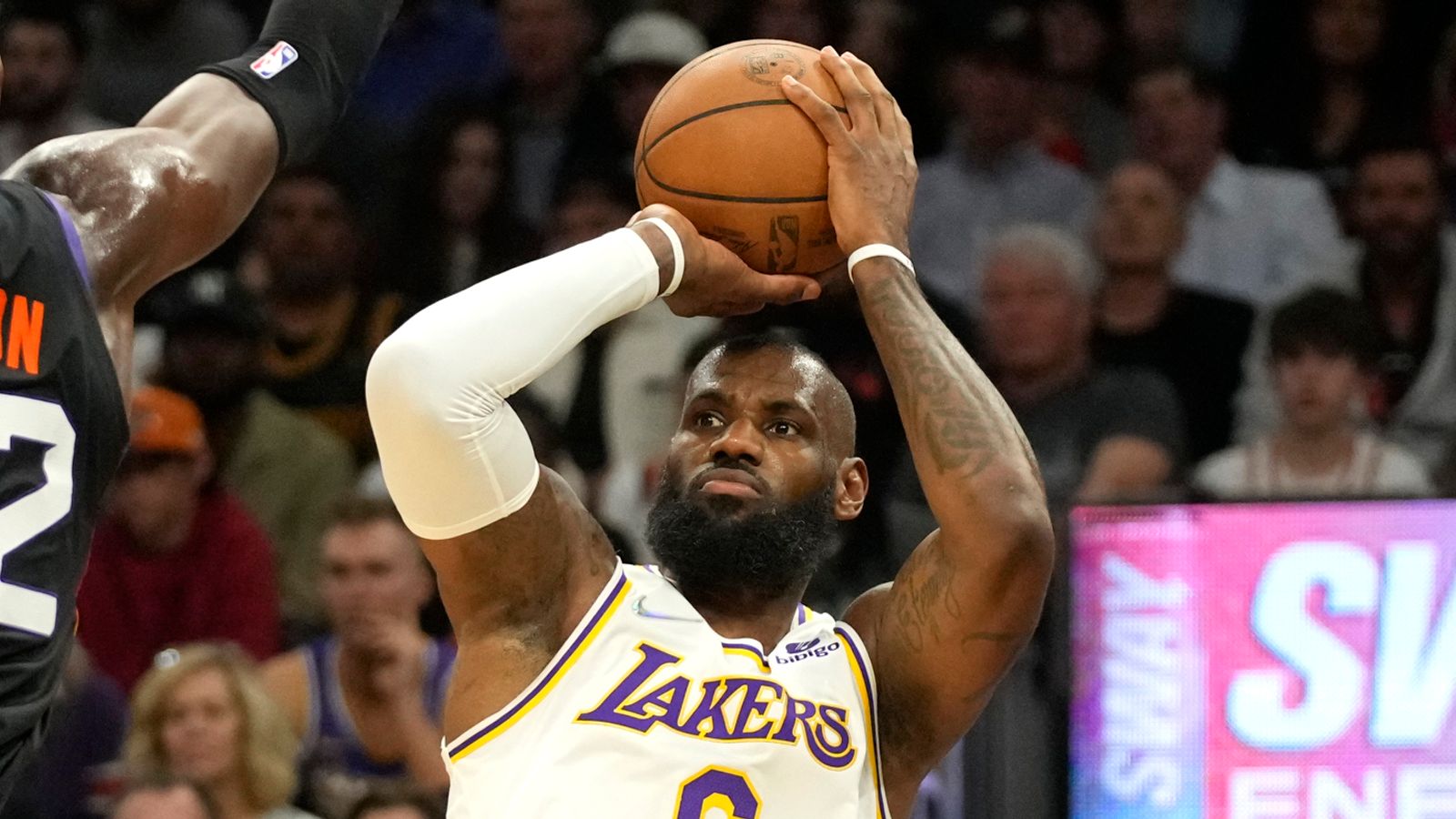 LeBron James: la estrella de Los Angeles Lakers se convierte en el primer jugador en la historia de la NBA en llegar a los 30.000 puntos, 10.000 rebotes y 10.000 asistencias |  Noticias de la NBA