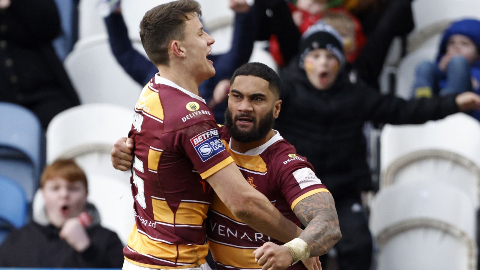 Huddersfield Giants hold off Castleford in Super League to maintain impressive early-season form