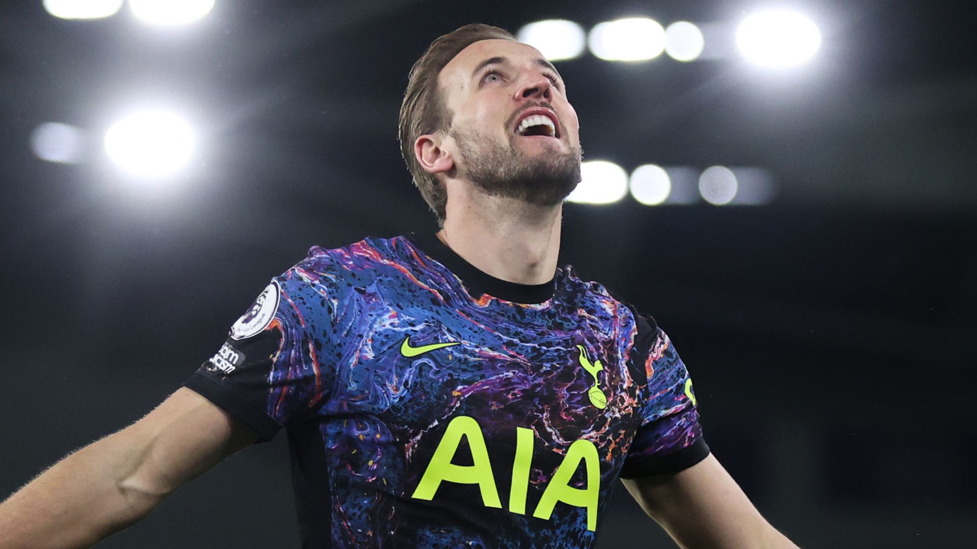 Kane makes PL history as Spurs keep top-four hopes alive