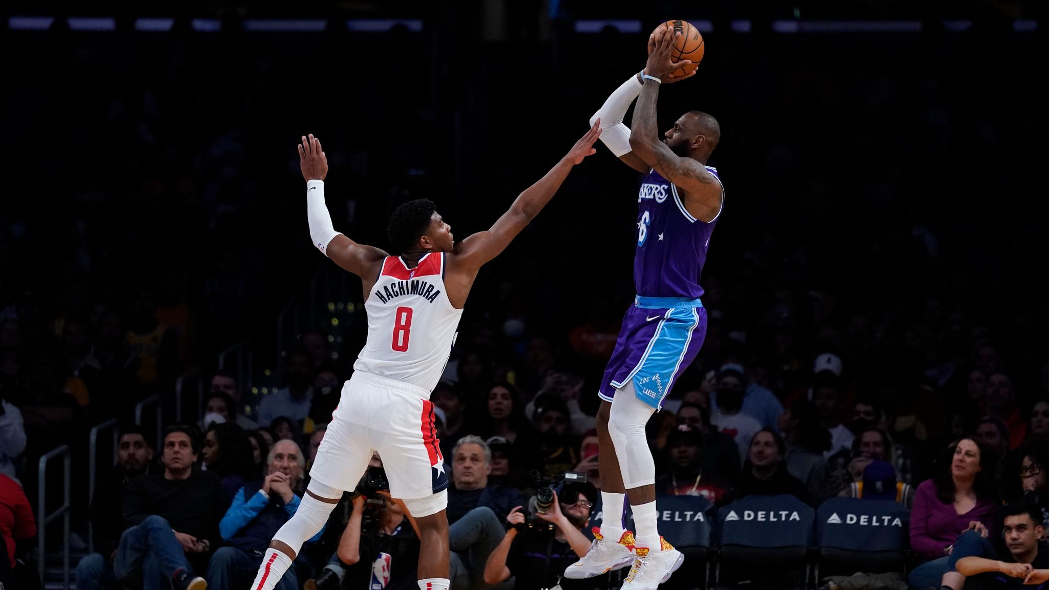 pull lebron james lakers