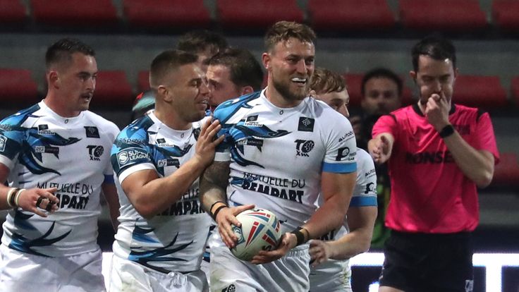 Picture by Manuel Blondeau/SWpix.com - 19/03/2022 - Rugby League - Betfred Super League Round 6 - Toulouse Olympique v St Helens - Stade Ernest-Wallon, Toulouse, France - Christopher Hankinson of Toulouse celebrates with his teammates after scoring a try