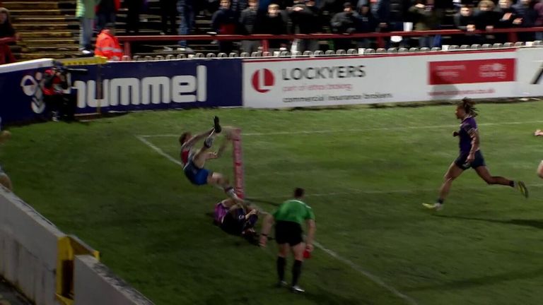 Tom Johnstone produces this amazing piece of skill to set up a try for Wakefield Trinity in their victory over Toulouse