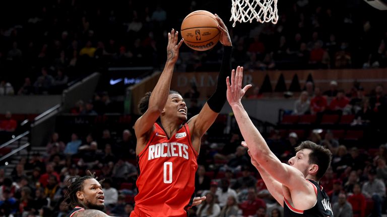 Houston Rockets guard Jalen Green, center, drives to the basket as Portland Trail Blazers guard Ben McLemore, left, and forward Drew Eubanks defend during the first half of an NBA basketball game in Portland, Ore., Saturday, March 26, 2022.(AP Photo/Steve Dykes)