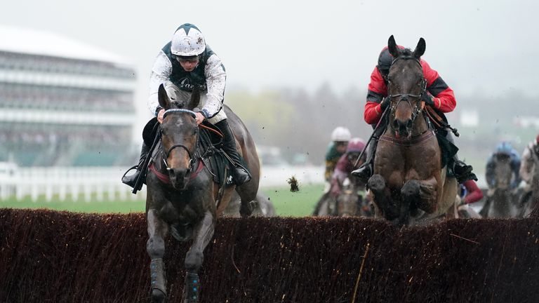 Ahoy Senor (right) gives chase to Brown Advisory Novices&#39; Chase winner L&#39;Homme Presse