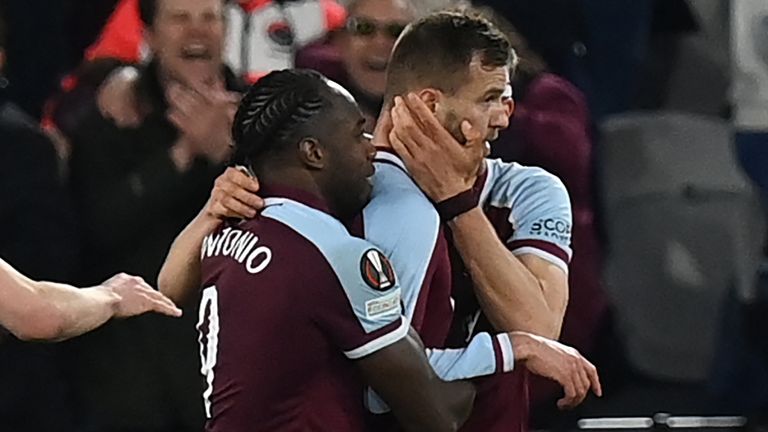 Andriy Yarmolenko le da al West Ham la ventaja en el global vs Sevilla