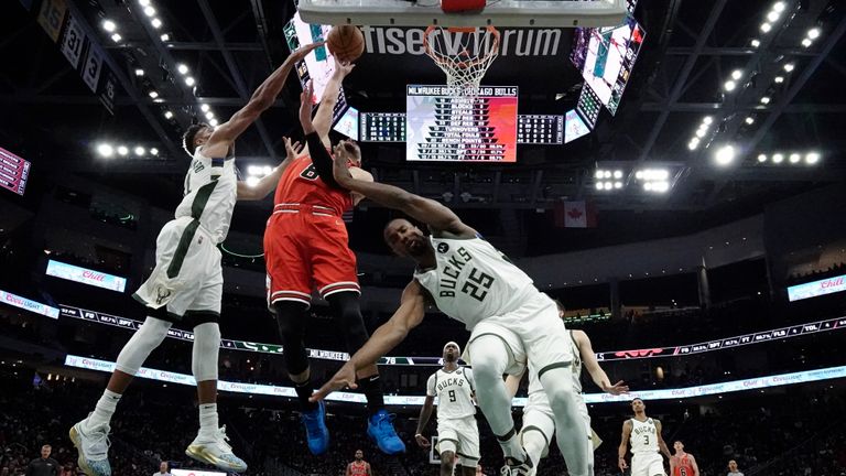 Highlights of the clash between the Chicago Bulls and the Milwaukee Bucks in Week 23 of the NBA.