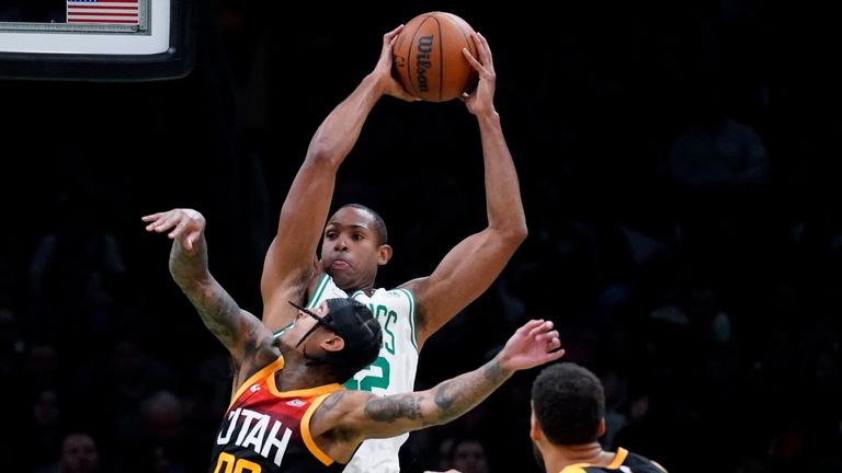 Highlights of the clash between the Boston Celtics and the Utah Jazz in week 23 of the NBA. 