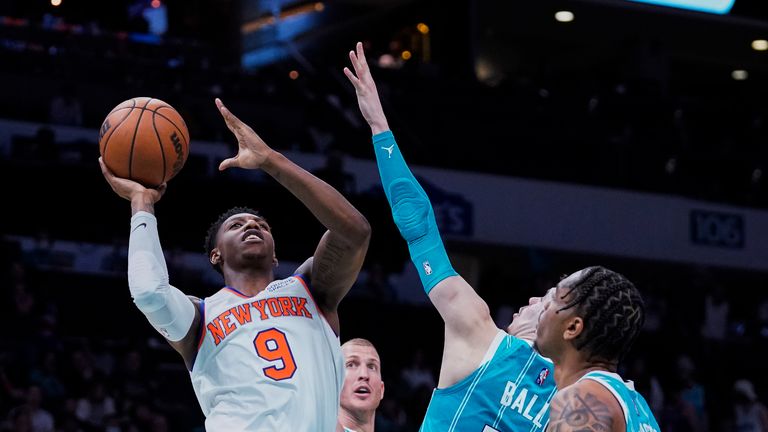 Highlights of the clash between the New York Knicks and the Charlotte Hornets in Week 23 of the NBA.