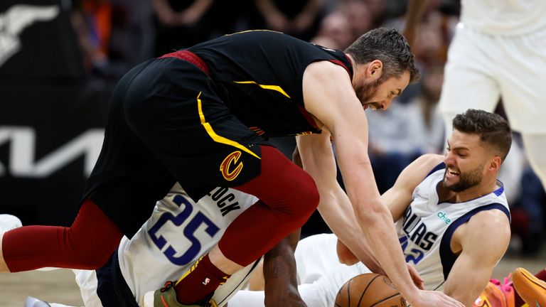 Highlights of the clash between the Dallas Mavericks and the Cleveland Cavaliers in Week 24 of the NBA.
