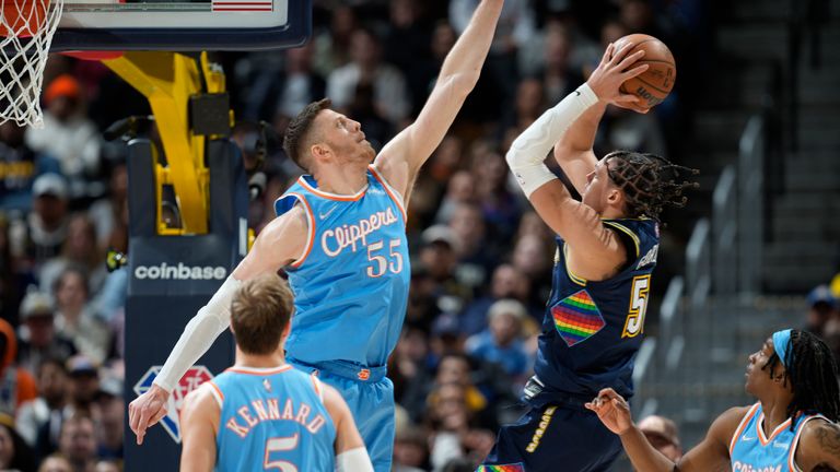 Highlights of the clash between the Los Angeles Clippers and the Denver Nuggets in Week 23 of the NBA.
