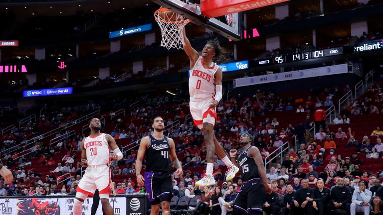 Jalen Green slammed home as the Houston Rockets extended their lead over the Sacramento Kings in the first quarter.