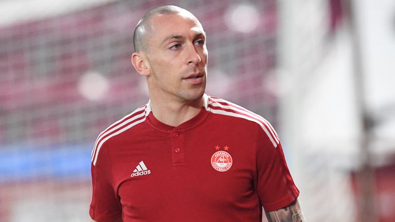 EDINBURGH, SCOTLAND - MARCH 02: Aberdeen's Scott Brown before a Cinch Premiership match between Hearts and Aberdeen at Tynecastle, on March 02, in Edinburgh, Scotland.  (Photo by Ross Parker / SNS Group)
