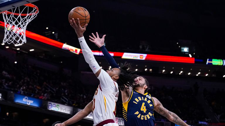 Cleveland Cavaliers guard Darius Garland shoots in front of Indiana Pacers guard Duane Washington Jr.