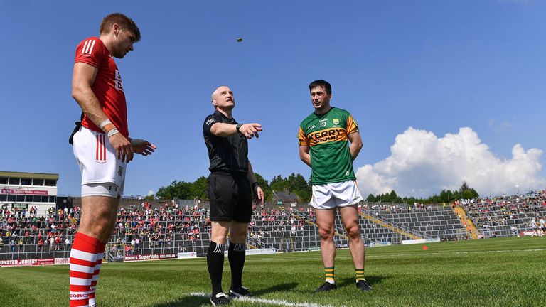 25 July 2021; Referee Barry Cassidy performs the coin toss with team captains Ian Maguire of Cork and Paul Murphy of Kerry before the Munster GAA Football Senior Championship Final match between Kerry and Cork at Fitzgerald Stadium in Killarney, Kerry. Photo by Piaras .. M..dheach/Sportsfile