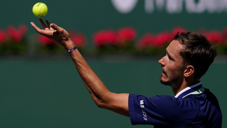 Daniil Medvedev could miss the French Open due to hernia surgery 