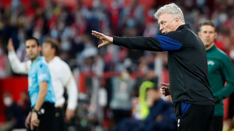 David Moyes passes on instructions in Seville