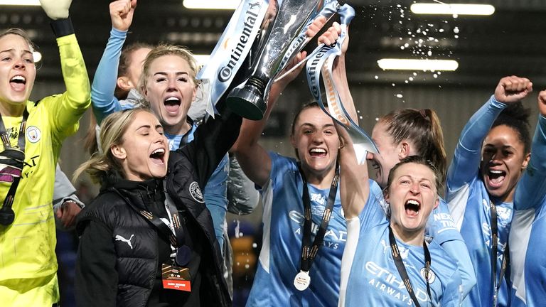 Manchester City&#39;s Ellen White (right) lifts the trophy with Steph Houghton as the players celebrate winning the The FA Women&#39;s Continental Tyres League Cup