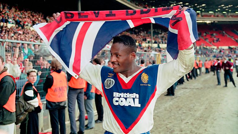 Ellery Hanley celebrates a Gt.Britain victory in the 1st Test v. Australia at Wembley on 27 October 1990