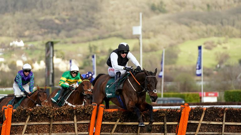 Flooring Porter led from start to finish to win the Stayers&#39; Hurdle for the second year in a row at Cheltenham