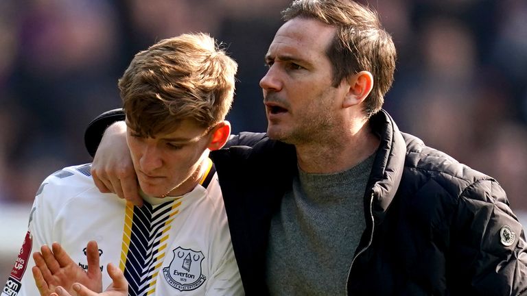 Everton's Anthony Gordon and manager Frank Lampard at full time after the Emirates FA Cup quarter final match at Selhurst Park, London. Picture date: Sunday March 20, 2022.